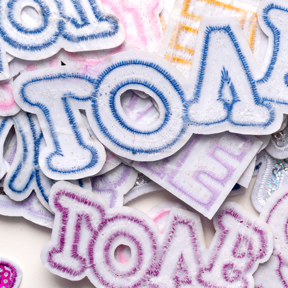 Colored Word LOVE Sequined Emb - Embroidery Font Free recension och pris