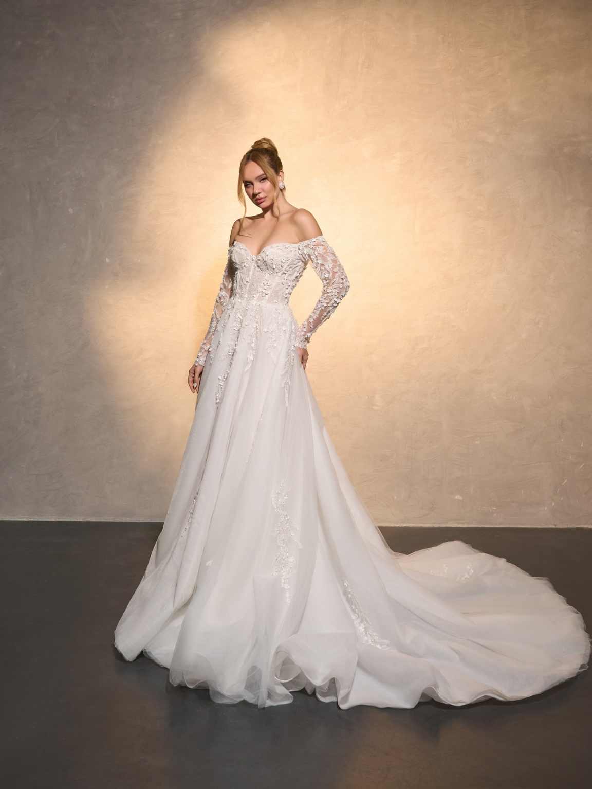 Elegant Wedding Dress A-Line L - Embroidery Online Design recension och pris