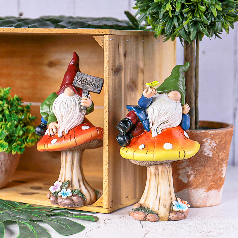 Resin Garden Gnome Statue on M - Embroidery Garden recension och pris