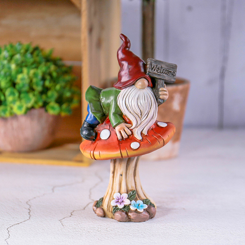 Resin Garden Gnome Statue on M - Embroidery Garden recension och pris