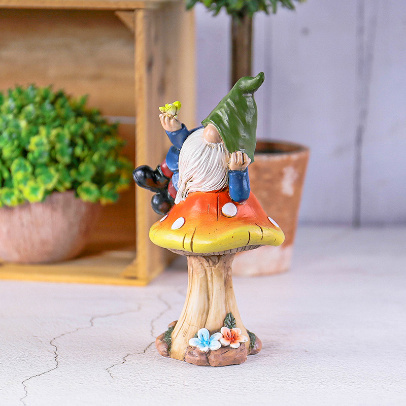 Resin Garden Gnome Statue on M - Embroidery Garden recension och pris